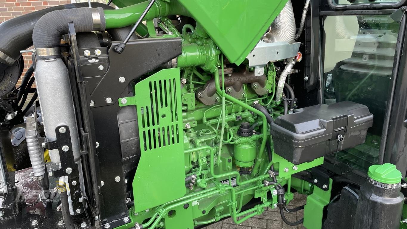 Traktor del tipo John Deere 5058E KOMPAKTTRAKTOR STUFE V, Neumaschine en Schwaförden (Imagen 23)